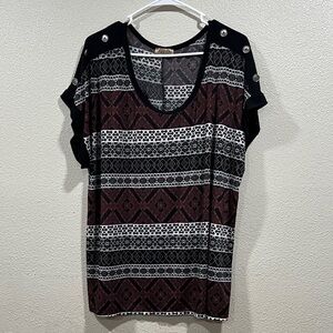 Lavish Plus Geometric Short Sleeve Top